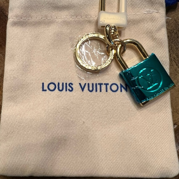 Louis Vuitton Gold Padlock Bag Charm includes dust bag and box - Picture 2 of 13